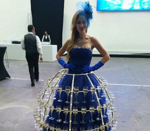 serveuse-champagne-Grand Palais-animation soirée entreprise-cocktail-flûtes