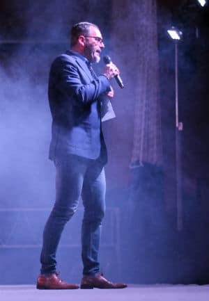 présentateur de spectacles de danse-scène