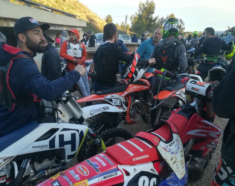 speaker de moto cross-compétiteurs-course-inscriptions