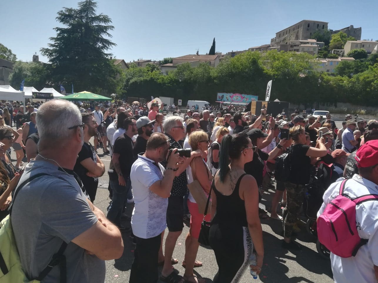 animateur du Kustom Day-foule-passionnés
