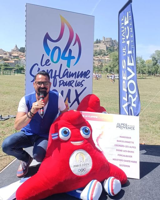 Sébastien GALAUP-JO Paris 2024-parcours-flamme olympique Sébastien GALAUP-animateur-JO Paris 2024-parcours-flamme olympique
